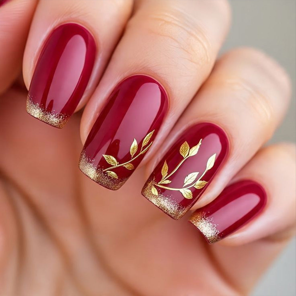 Kunstnägel mit Goldenen Blattmotiven Brehn