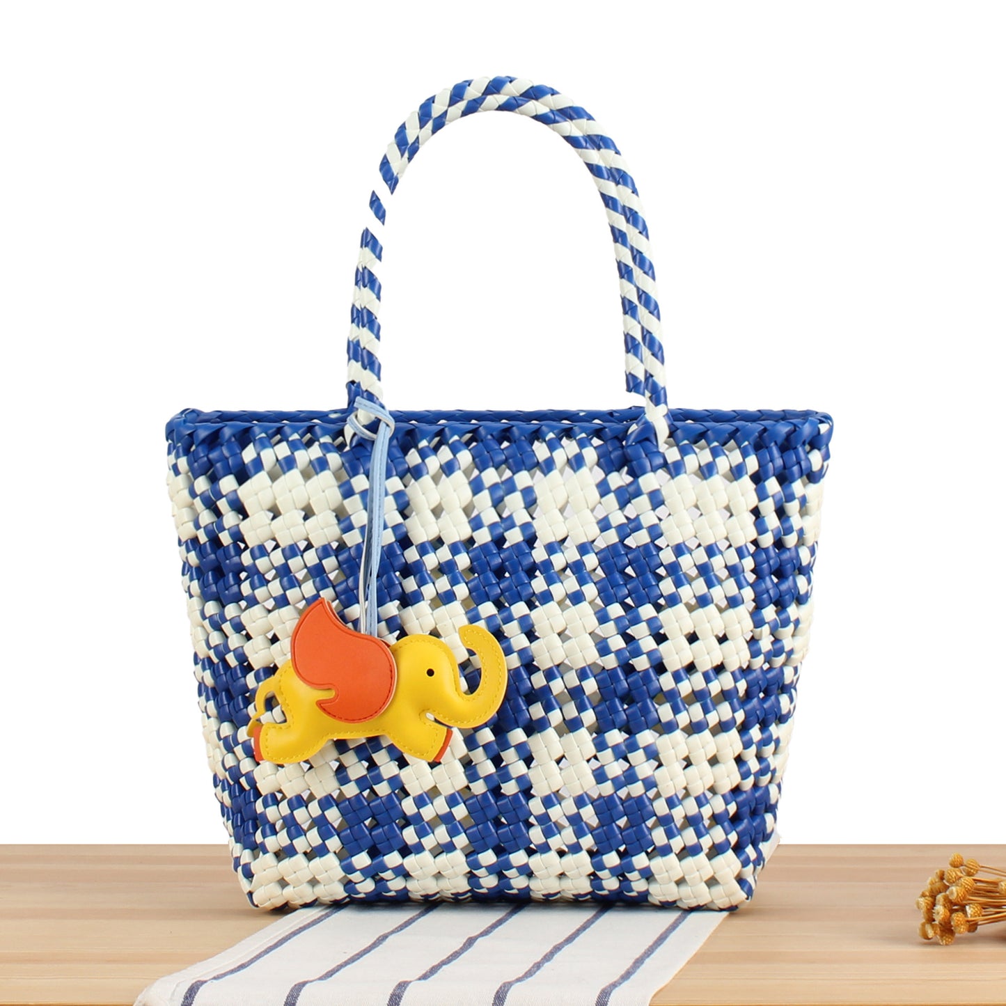Kreative Basttasche mit Verspieltem Elefantenschmuck Brehn