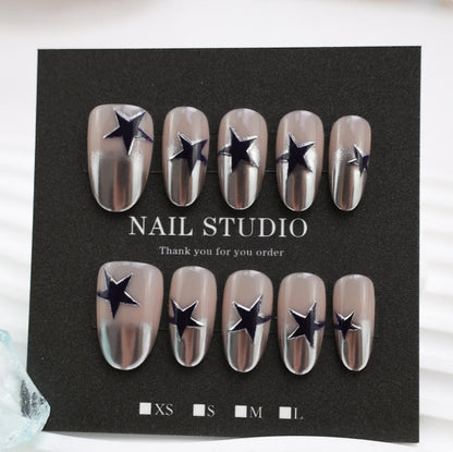 Kunstnagelset mit stilvollen Sternenmotiven Brehn