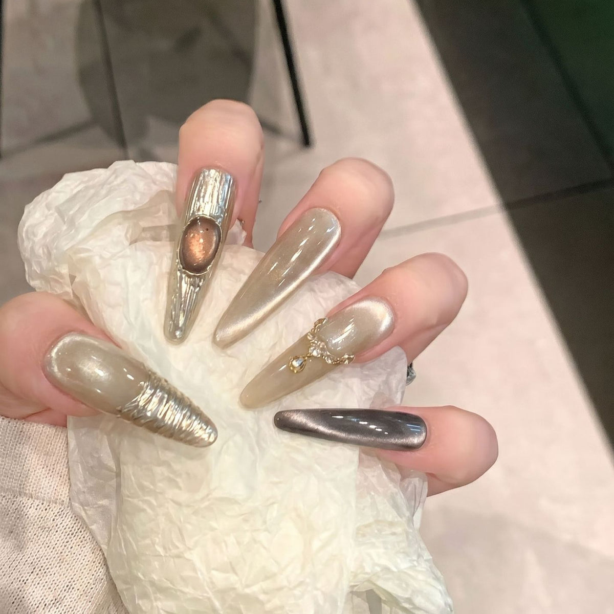 Elegantes Stiletto Nagelset Brehn