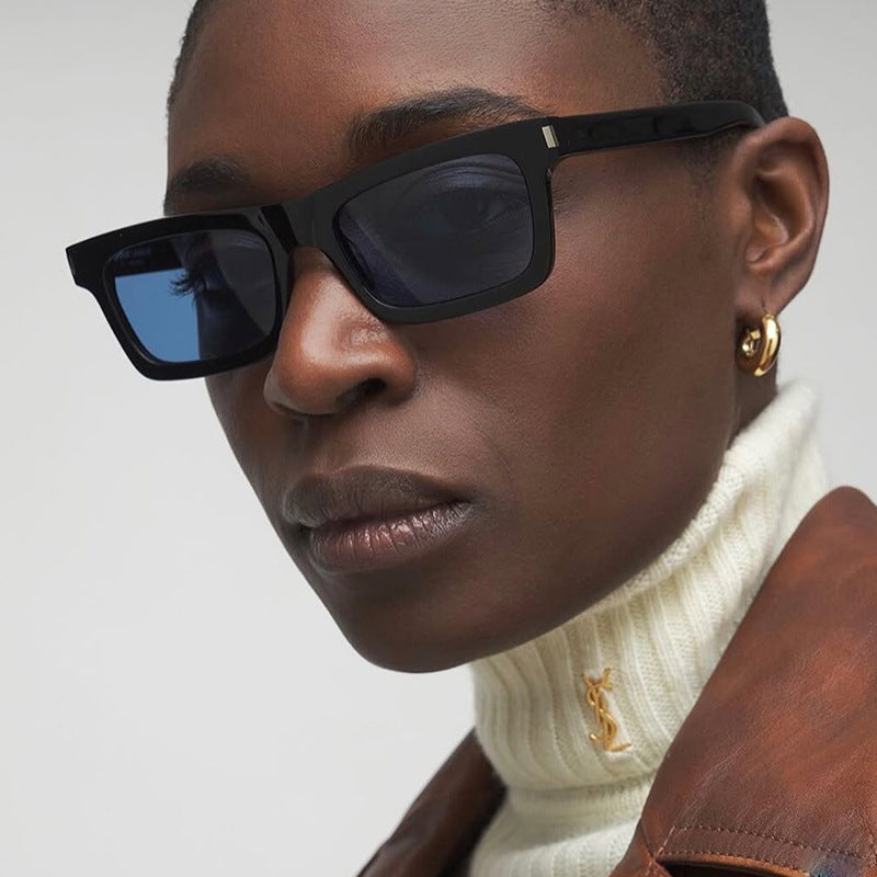 Damen quadratische Sonnenbrille mit transparenten Gläsern und stilvollem Design Brehn