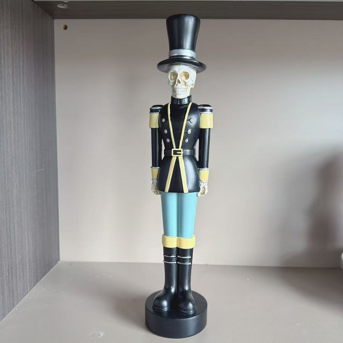 Dekorative Skelettfigur im Militär-Look Brehn