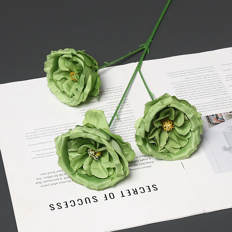 Elegante Seidenblume mit Stiel für die Wohnkultur dekorieren