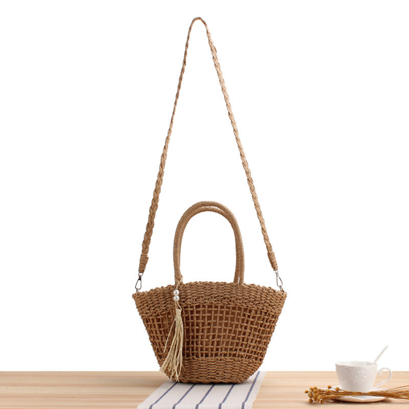 Handtasche Aus Geflochtenem Naturmaterial mit Eleganter Quastenverzierung Brehn
