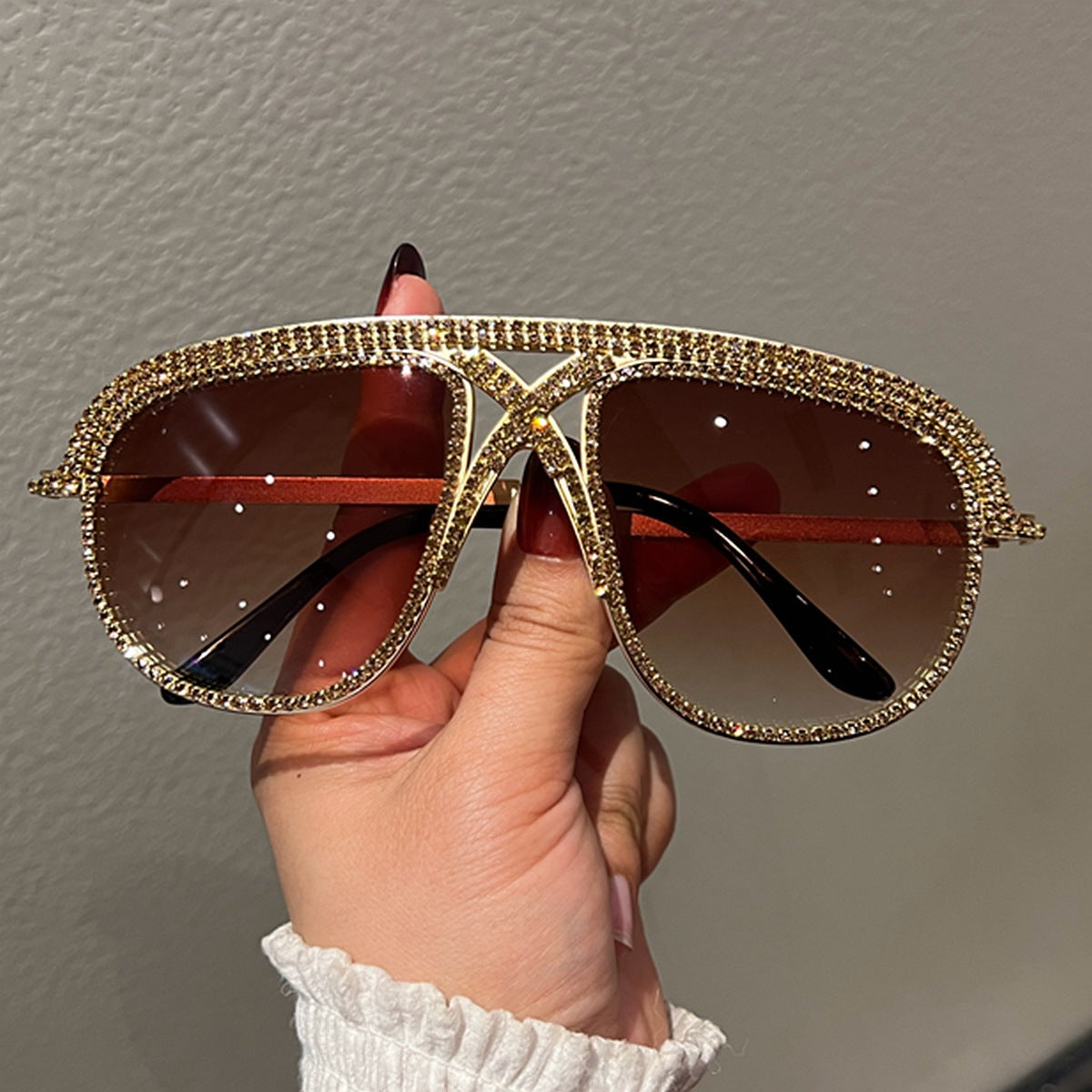 Damen Glamouröse oversized Sonnenbrille mit funkelndem Kristallrahmen Brehn