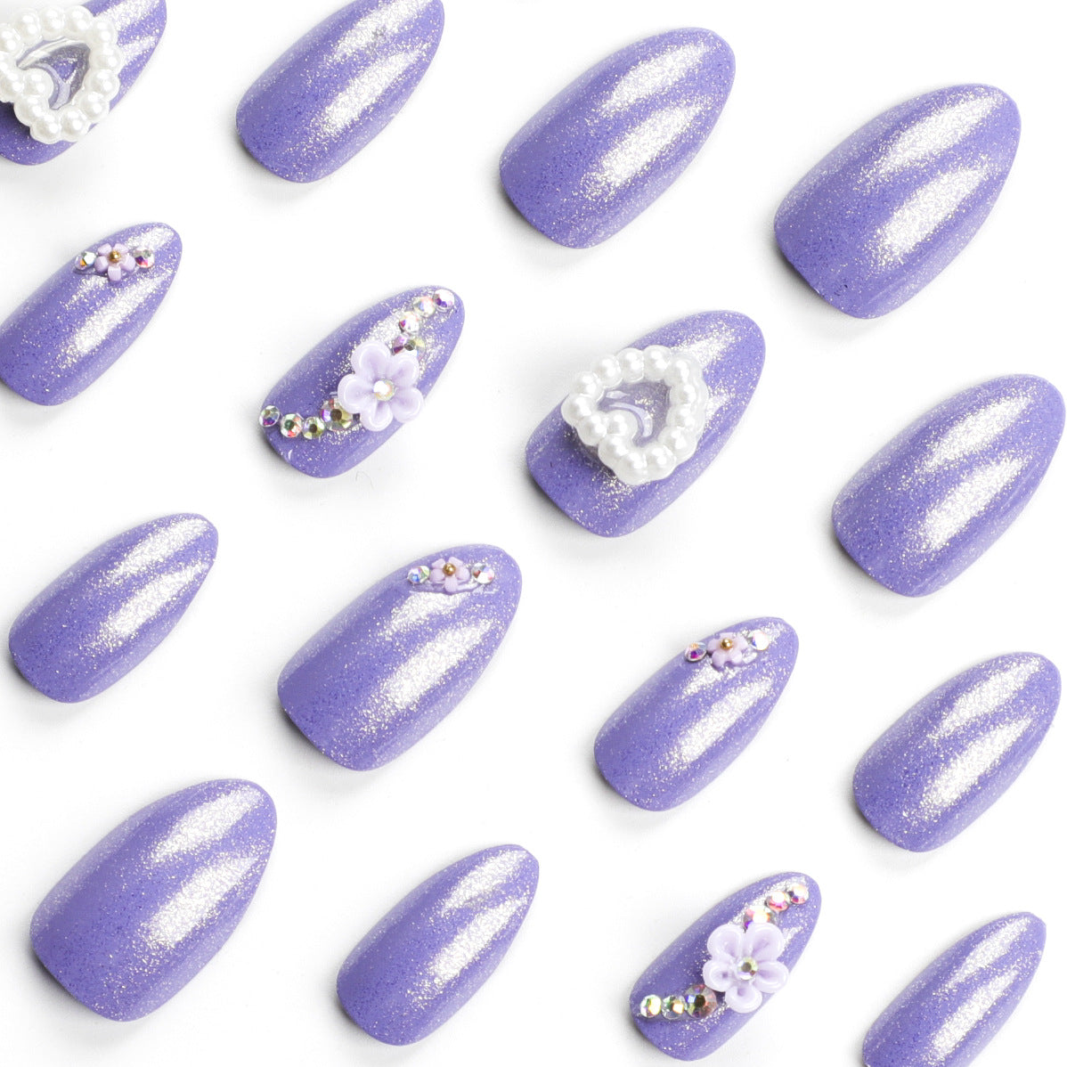 Kunstvolle Nagelkunst mit Blumen-Verzierungen Brehn