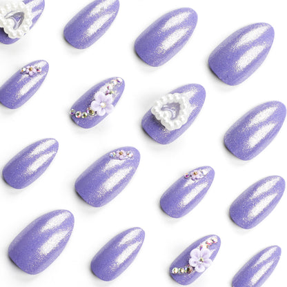 Kunstvolle Nagelkunst mit Blumen-Verzierungen Brehn