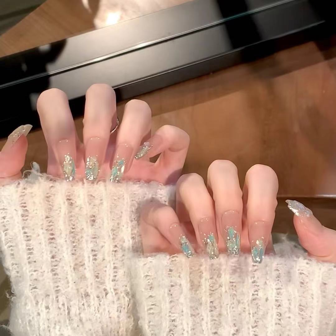 Glamouröses, mit Kristallen akzentuiertes Press-On-Nagelset Brehn