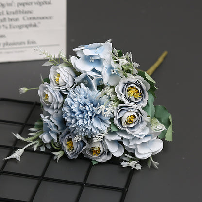 Lebensechtes Blumenstrauß-Arrangement