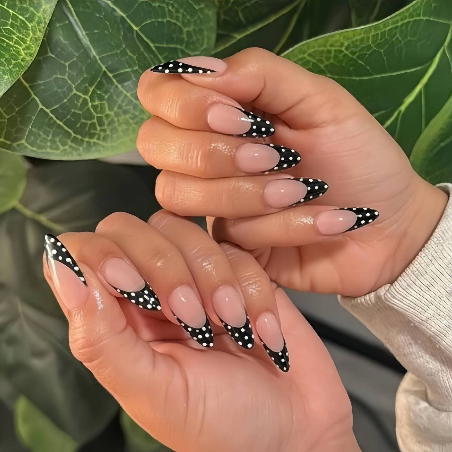 Künstlerisches French Tip Press-On Nails Set Brehn
