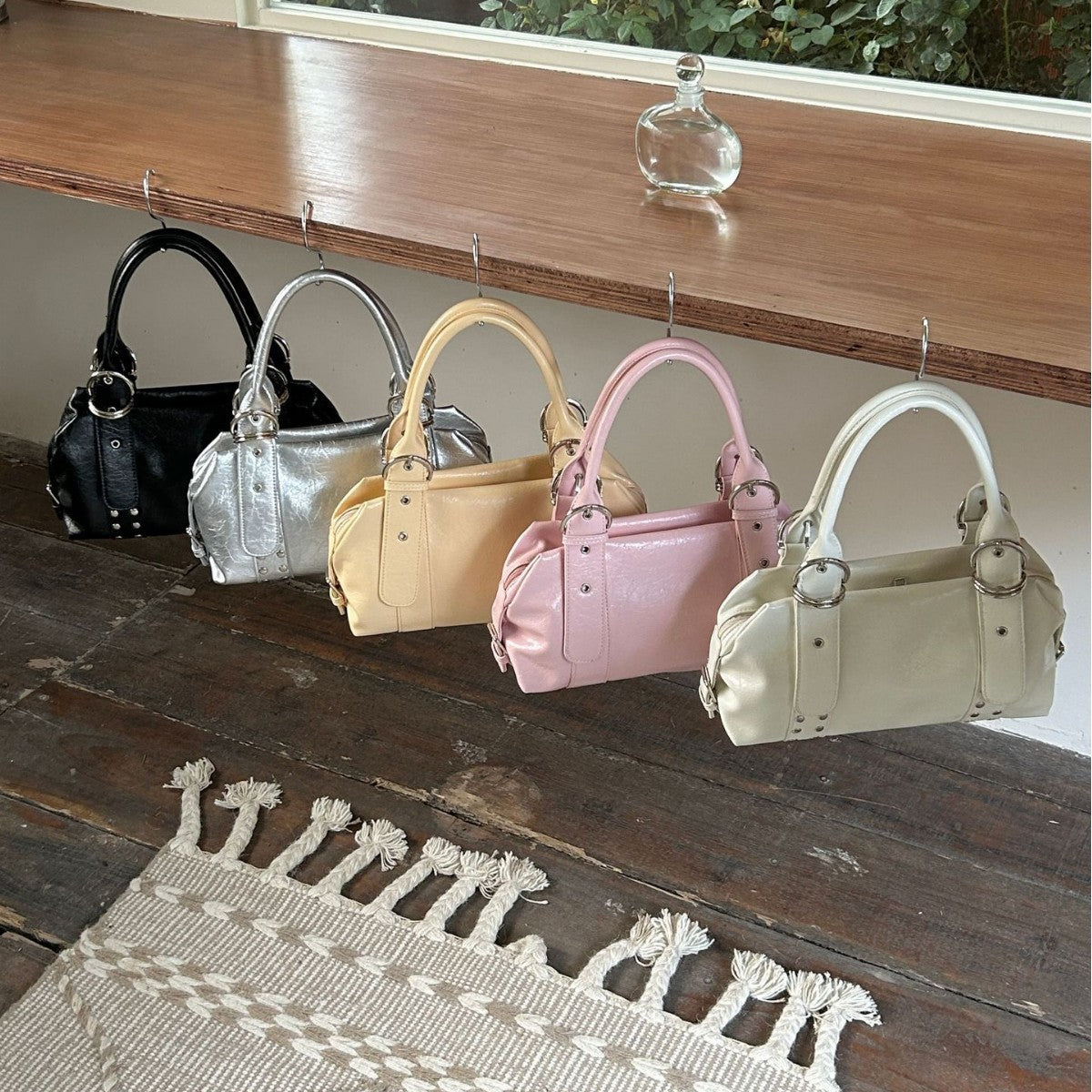 Dekorativer Nieten Handtasche