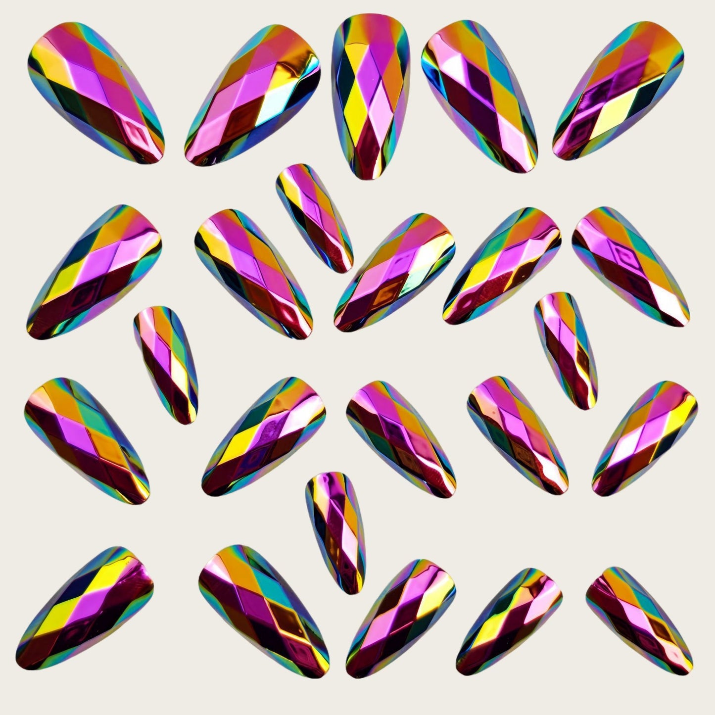 Glänzende Stiletto Kunstnägel mit Diamantierter Oberflächenstruktur Brehn