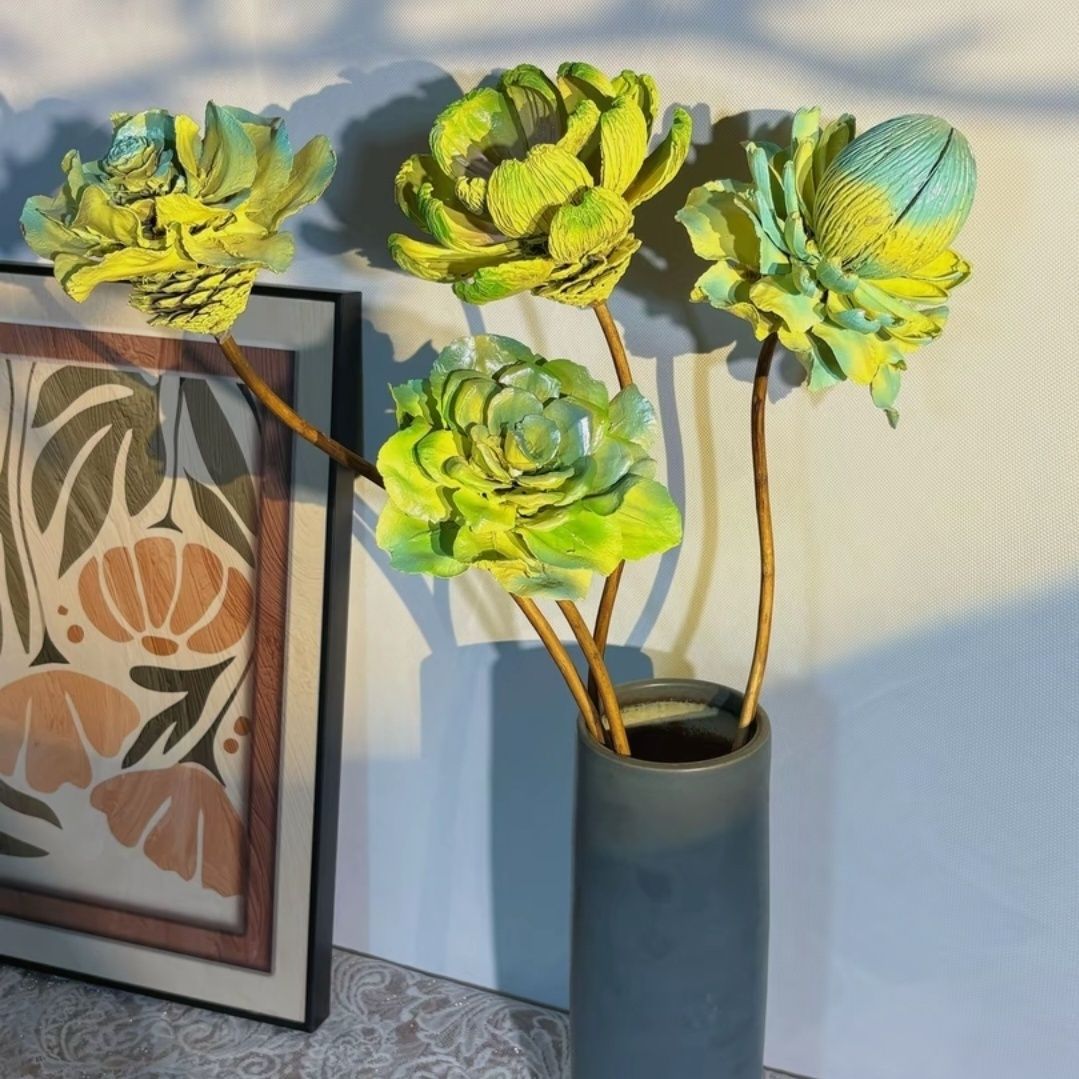 Dekorative handgefertigte Blumenarrangement