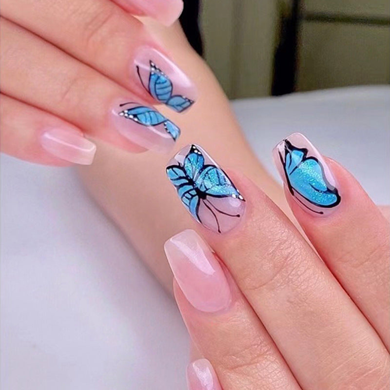 Künstliche Nagelkunst Design mit Schmetterlingsmotiv Brehn