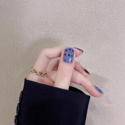 Künstlerisches Press-on-Nagelset mit einzigartigen Mustern