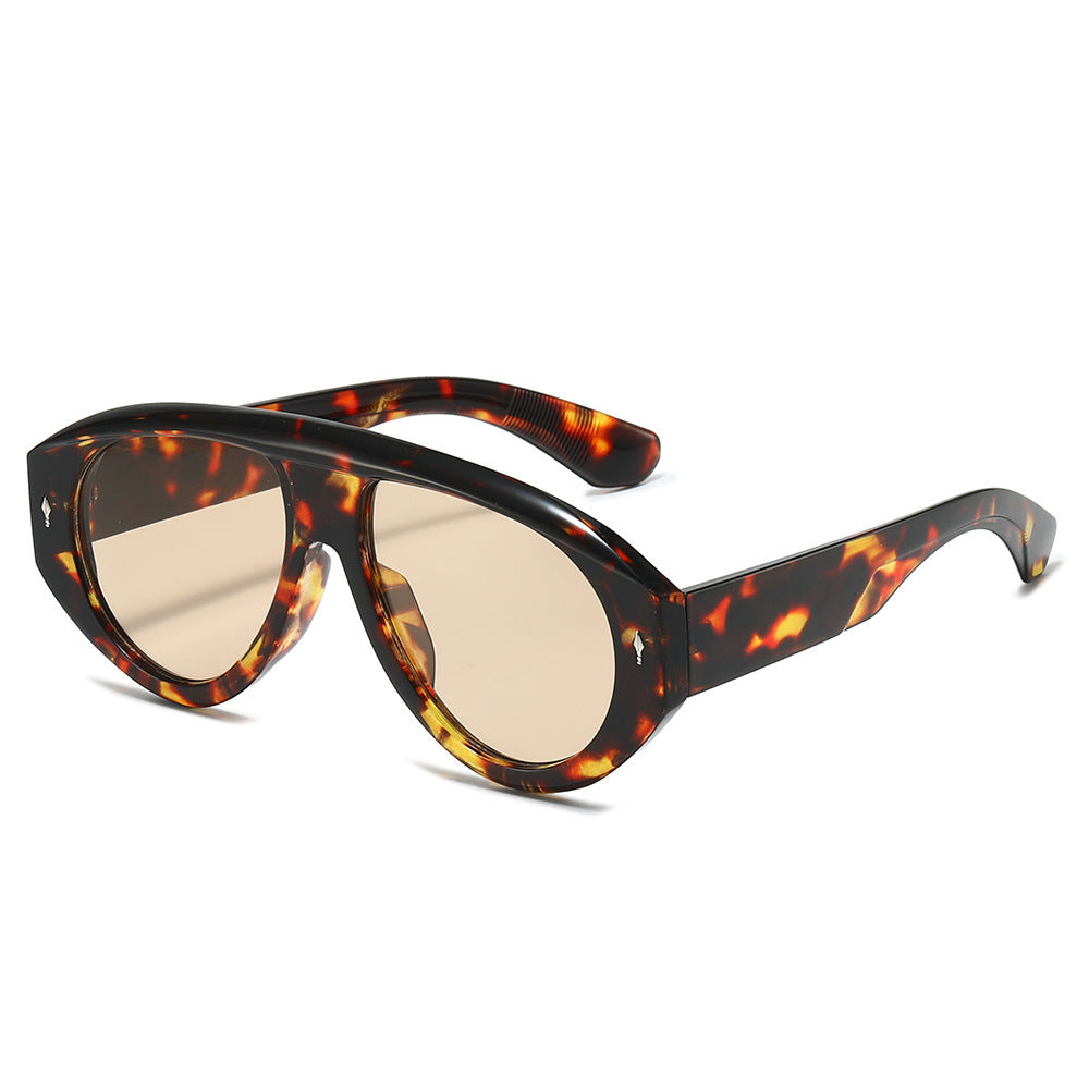 Modische skulpturale Sonnenbrille Brehn