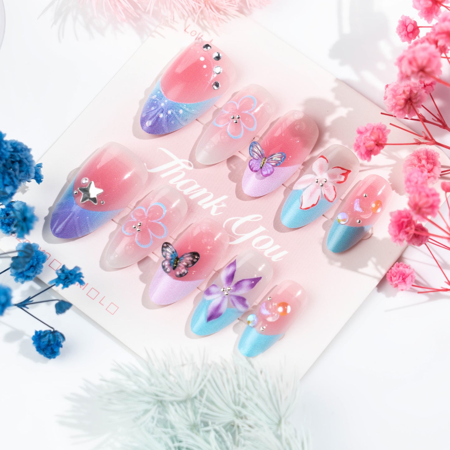 Künstliche Nageltips mit zarten Blumenmotiven Brehn