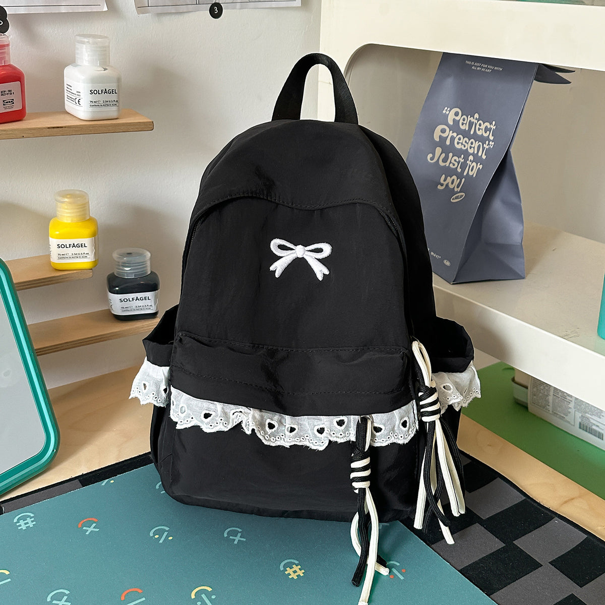 Stilvoller Bestickter Rucksack mit Schleifenakzent Brehn