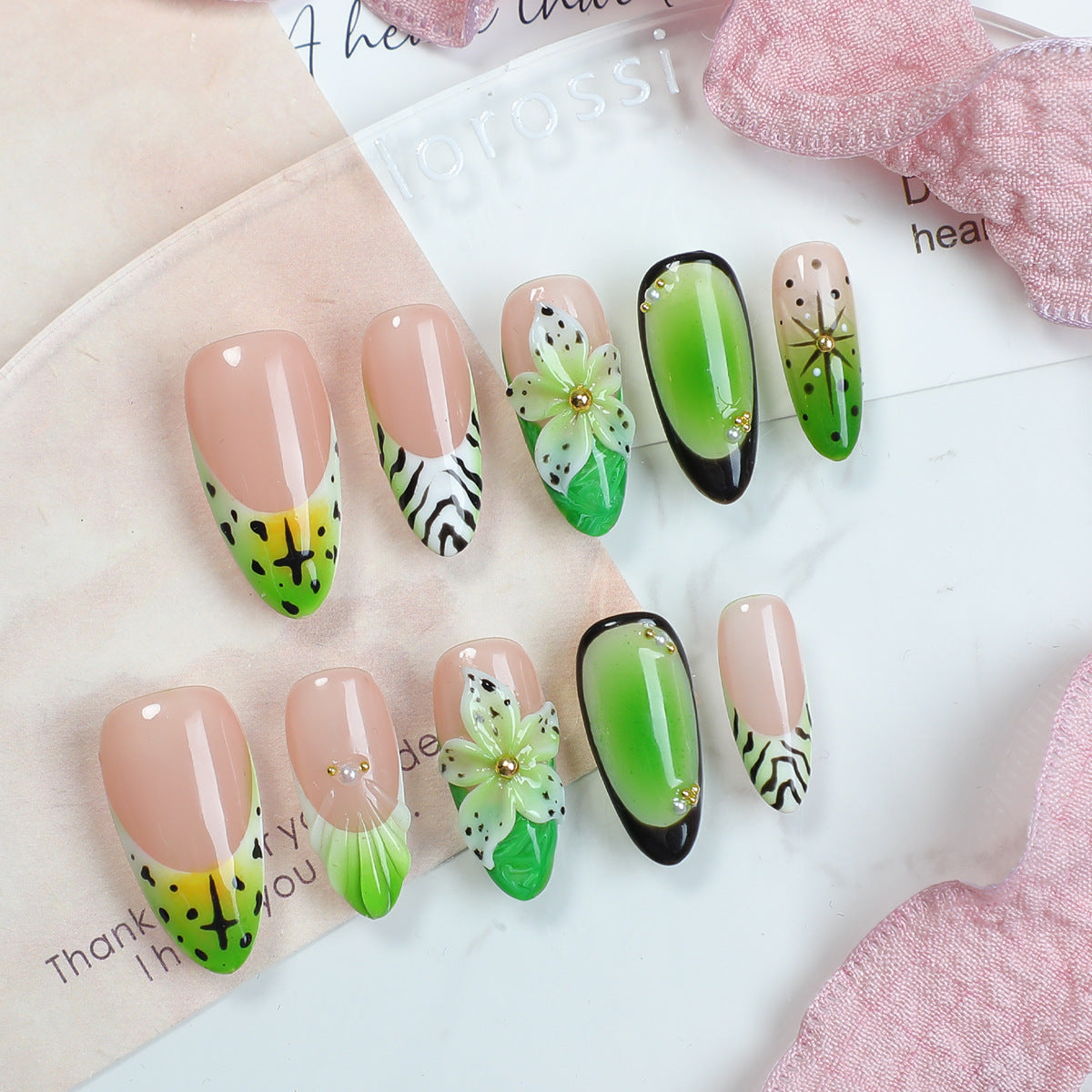 Kunstnagelset mit floralem und buntem Design Brehn