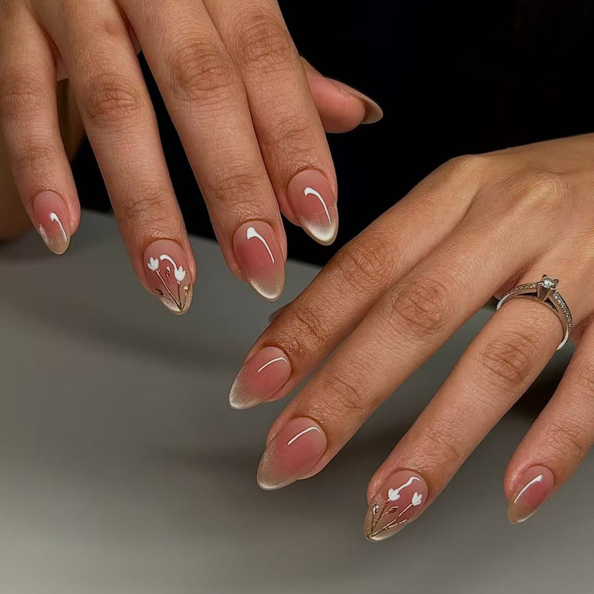 Elegante Florale Acryl-Nagelverlängerungen Brehn
