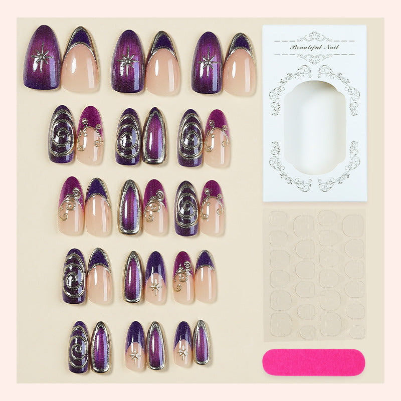 Kunstnagelset mit elegantem Schimmer-Design Brehn