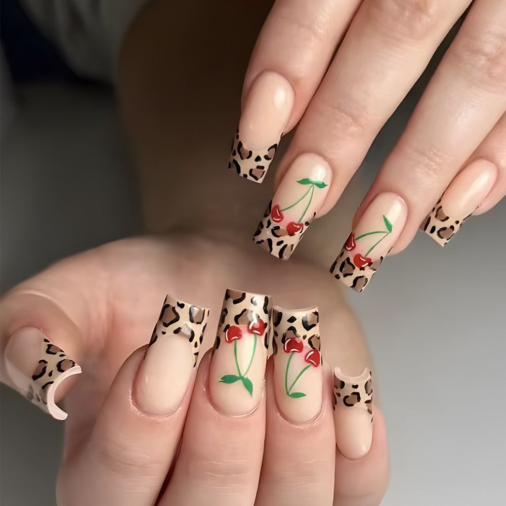 Künstlerischer Leopardenprint und Kirschblüten Press-On Nägel Brehn