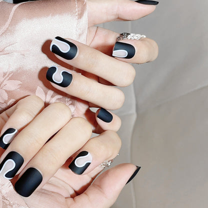 Einzigartiges Mattes Press-On Nagelset