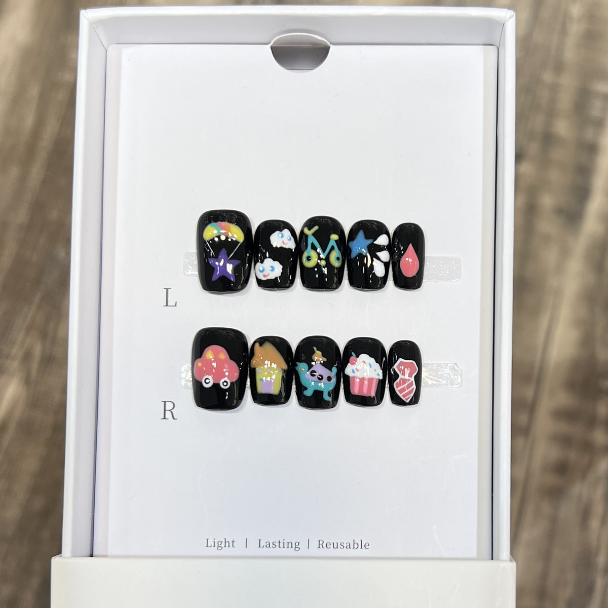 Dekorativer Floral Stiletto Press-On Nail Set Brehn