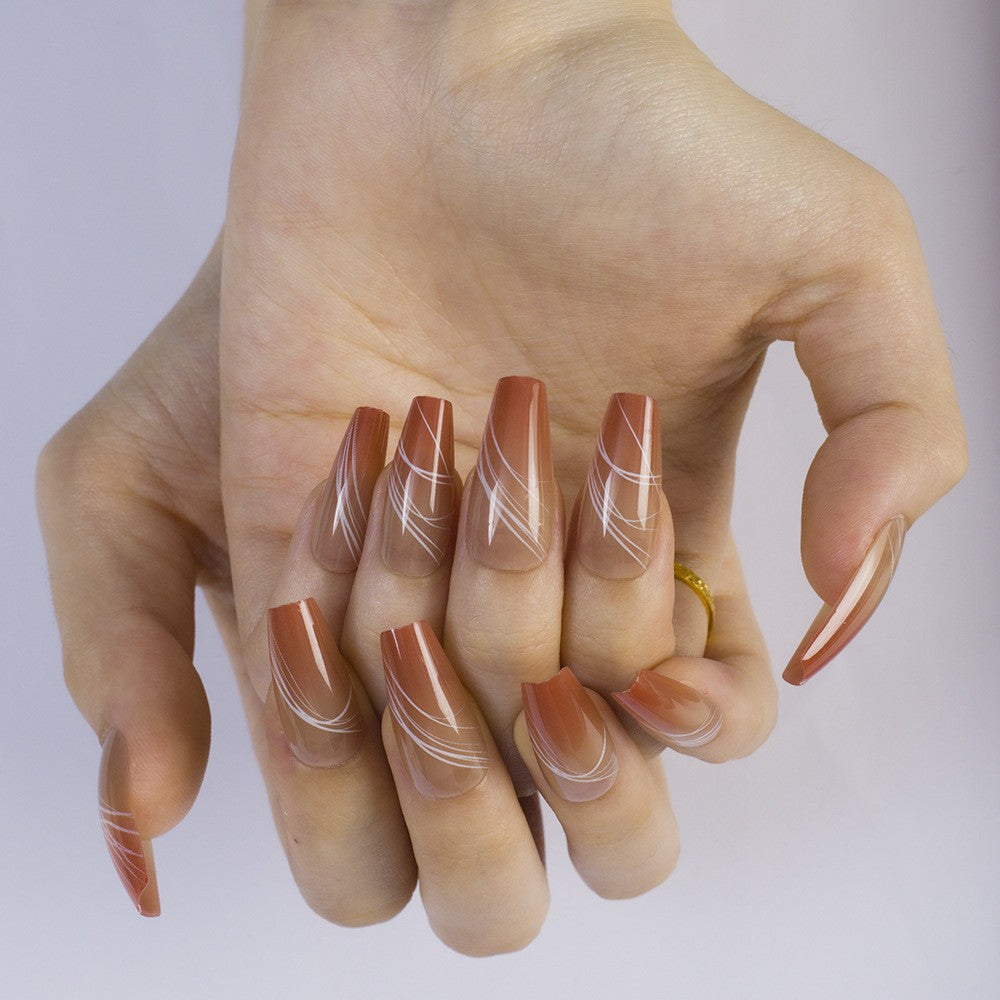 Elegante und Natürliche Nagelverzierung Brehn