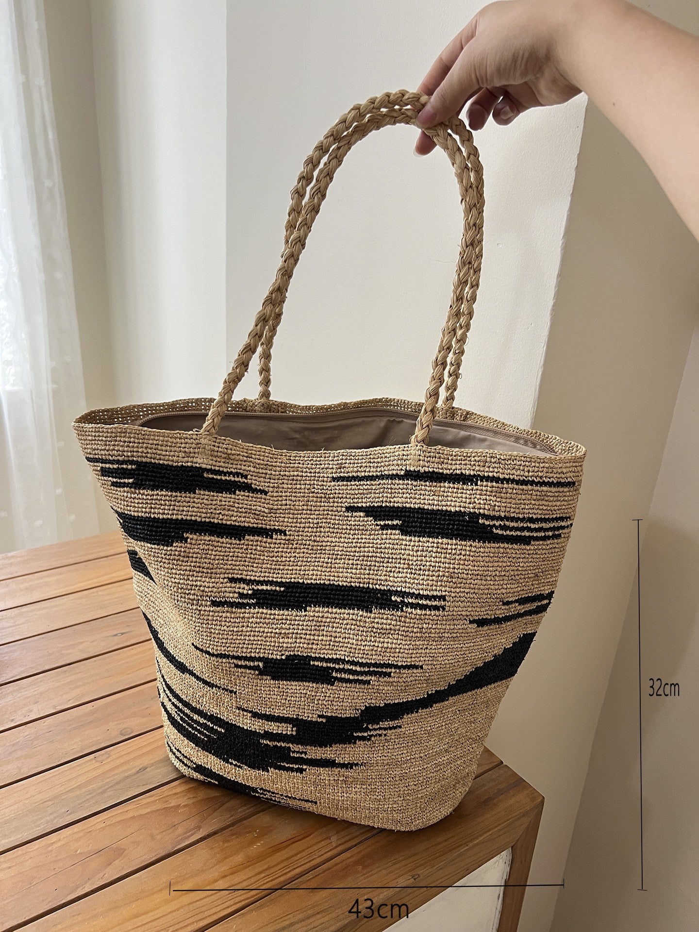 Handgefertigte Strohtasche mit Weichem Innenfutter Brehn