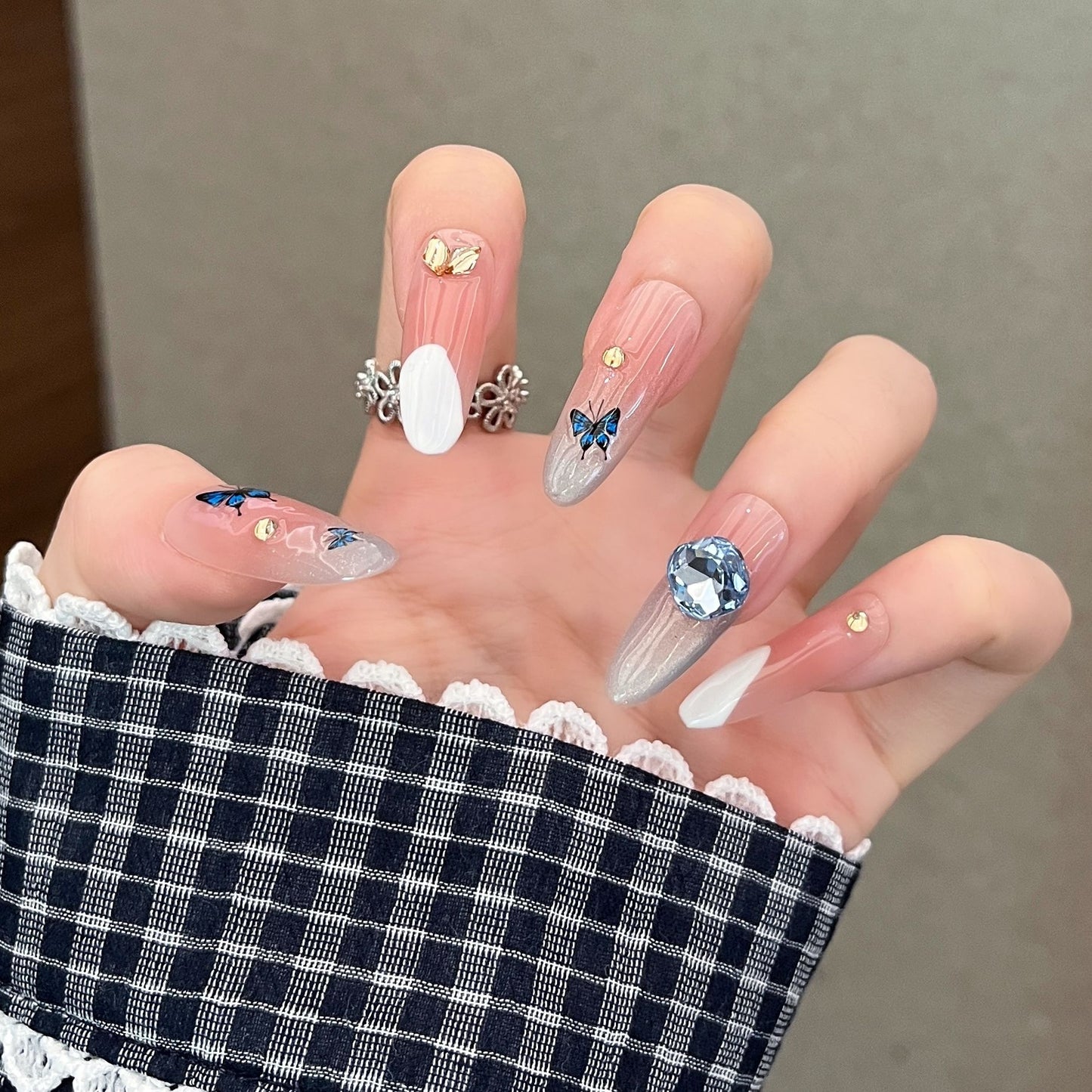 Dekorative Strass Press-On Nagelverlängerungen Brehn