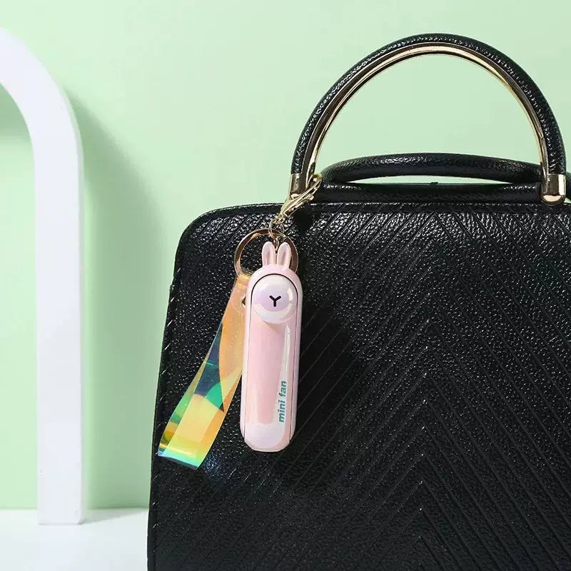 Unisex Einheitsgröße wiederaufladbarer Schlüsselanhänger Handheld Mini-Fan mit Handgelenkschlaufe und neuartigem Frosch Charm Brehn