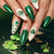 Glamouröse Stiletto Press-On Nagelkunst mit Glitter und Kleeblatt-Design Brehn