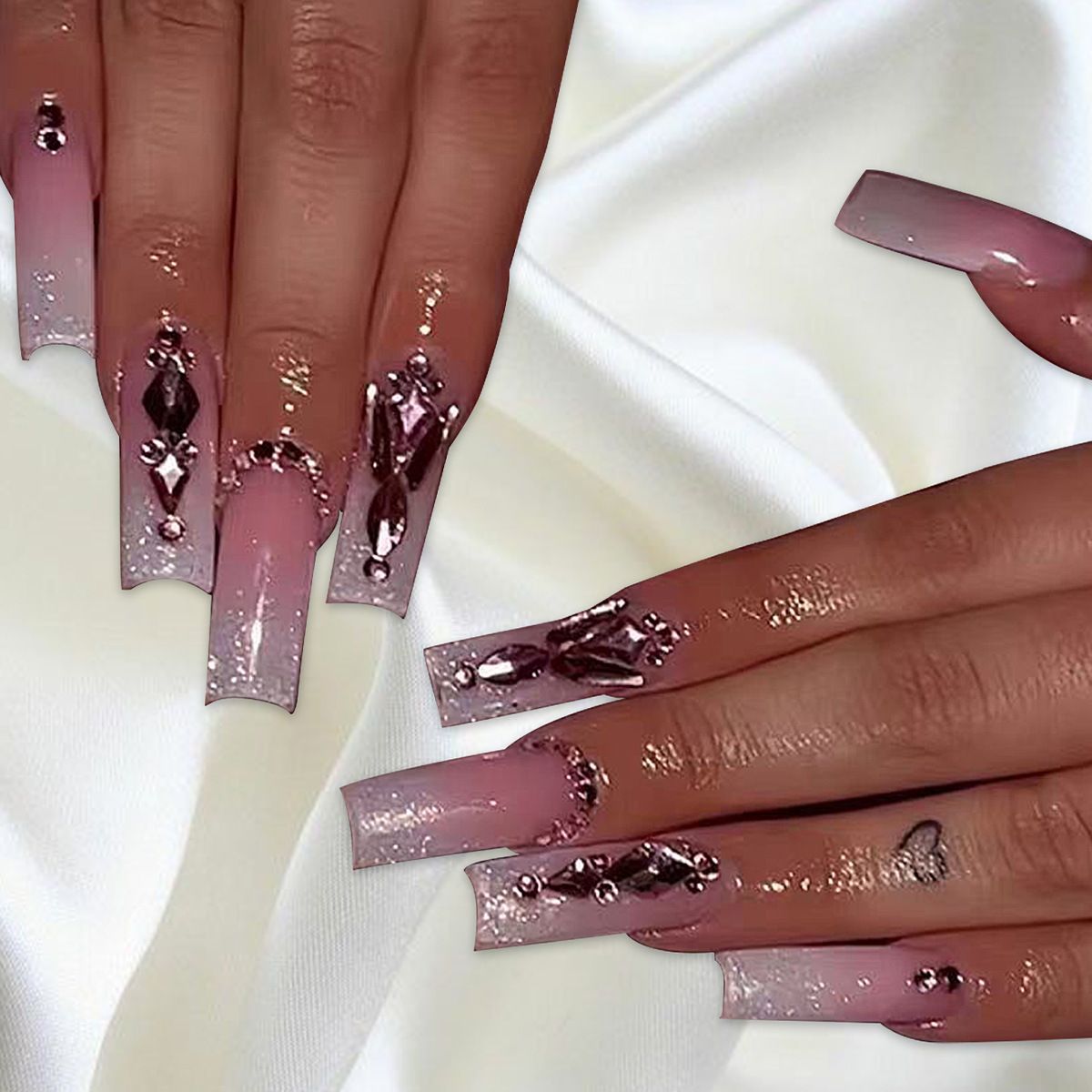 Glamouröse, kristallverzierte Press-On-Nail-Extensions Brehn