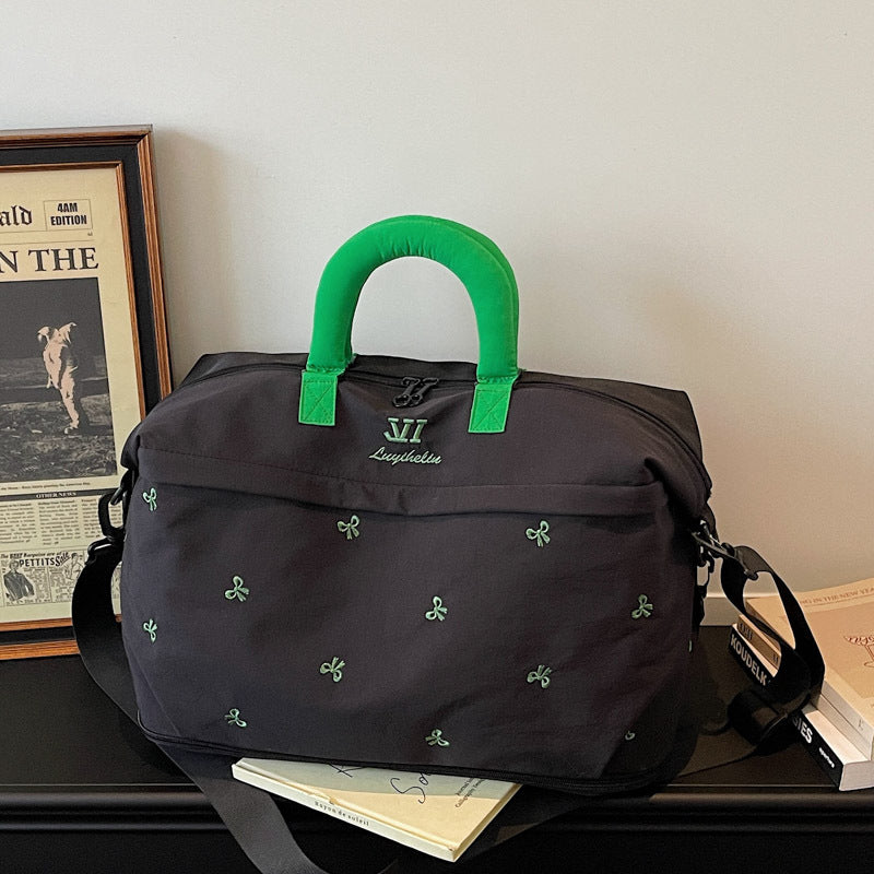 Stylische bestickte Reisetasche Brehn