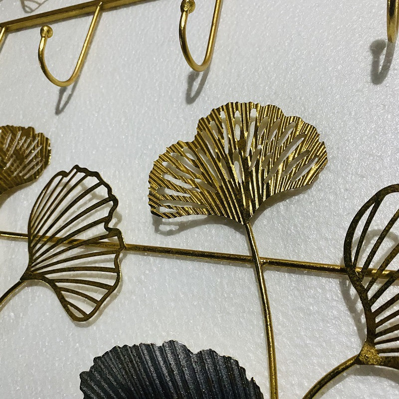 Dekorativer Metall Wandhakenregal mit Ginkgo-Blatt-Design Brehn