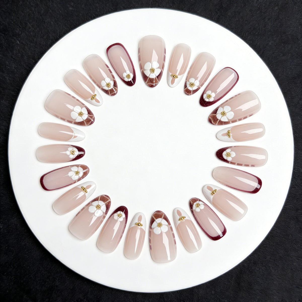 Elegante florale Design Press-On-Nagelverzierung Brehn