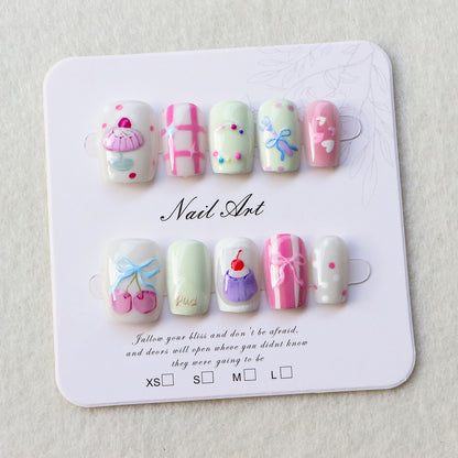 Verspielt Dessert-inspirierten Press-On-Nagelkunst