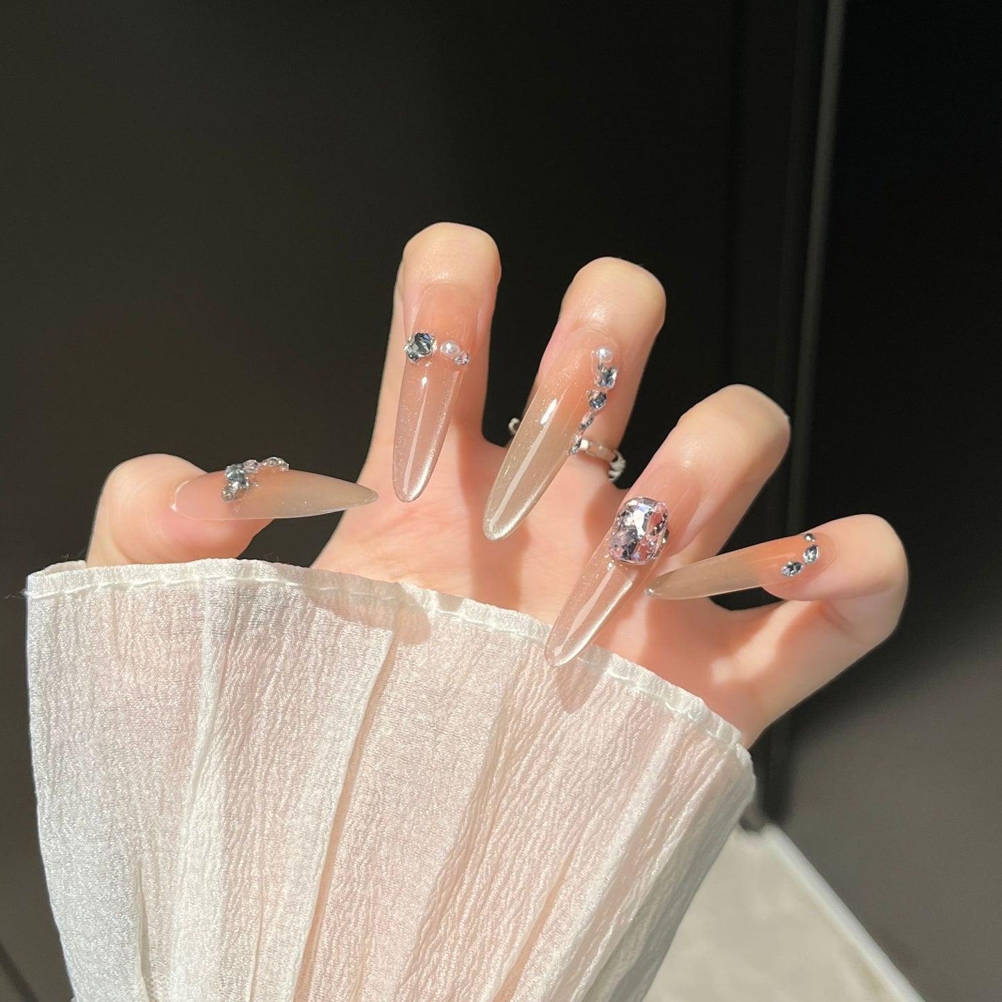 Elegante mit Strass veredelte Press-On Nagelverlängerungen Brehn