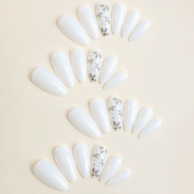 Elegante mandelförmige Nagelkunst Brehn