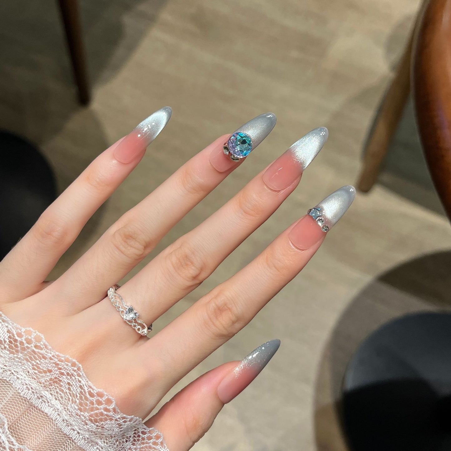 Premium Glossy Nagelverlängerungen mit Strassdetail Brehn