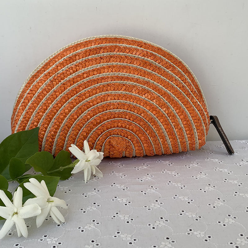 Kosmetiktasche Im Eleganten Halbmonddesign Brehn