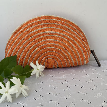 Kosmetiktasche Im Eleganten Halbmonddesign Brehn