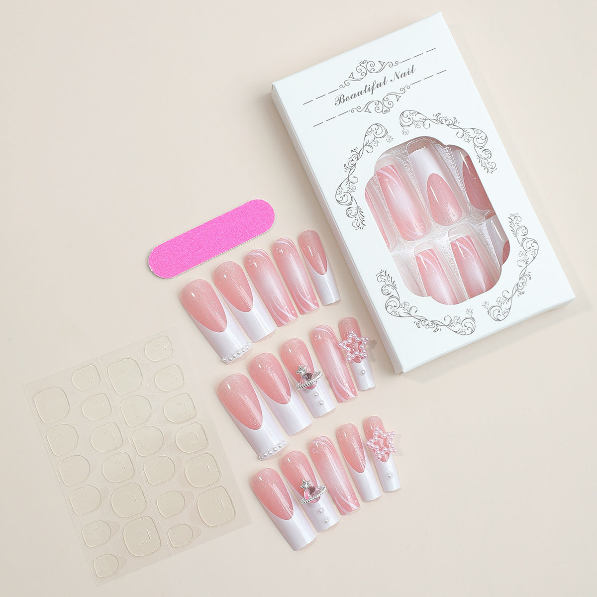 Dekorativer Press-On-Nagelset mit eleganten Designelementen Brehn