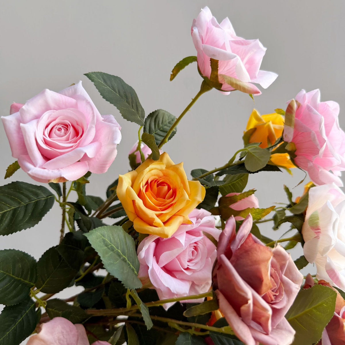 Elegante Blumenarrangement