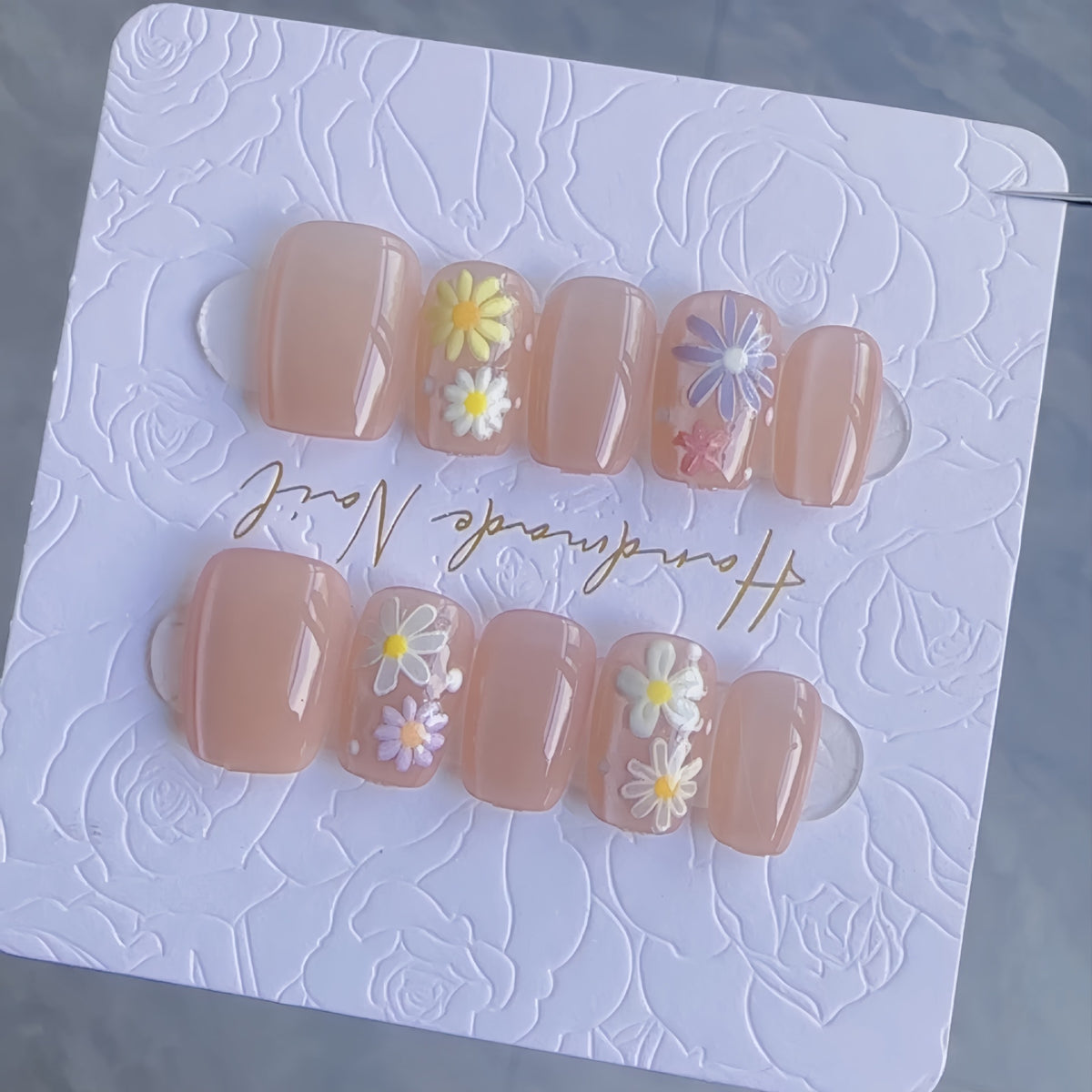 Künstlerisches Blumen Press-On Nagelset Brehn