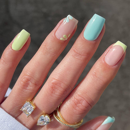 Kunstvolle Nagelverlängerungen im trendigen Floral-Design Brehn