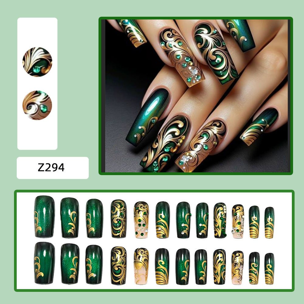 Kunstnägel mit Eleganten Gold- und Grüntönen Brehn