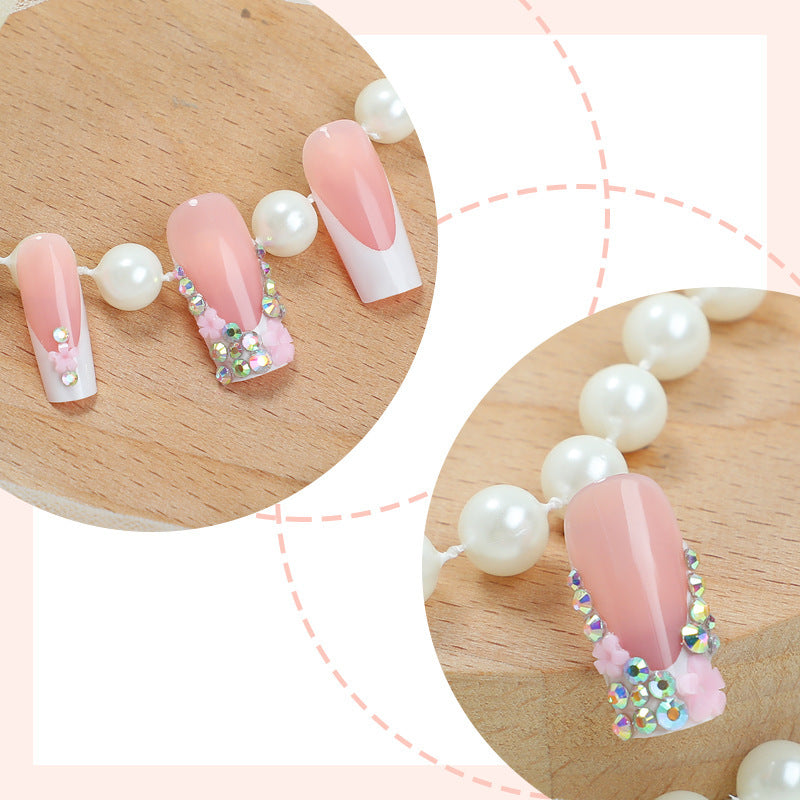 Nagelset mit eleganten Blüten- und Glitzerverzierungen Brehn