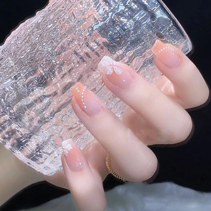Kunstnagelset mit funkelnden Glitzer- und holografischen Akzenten Brehn